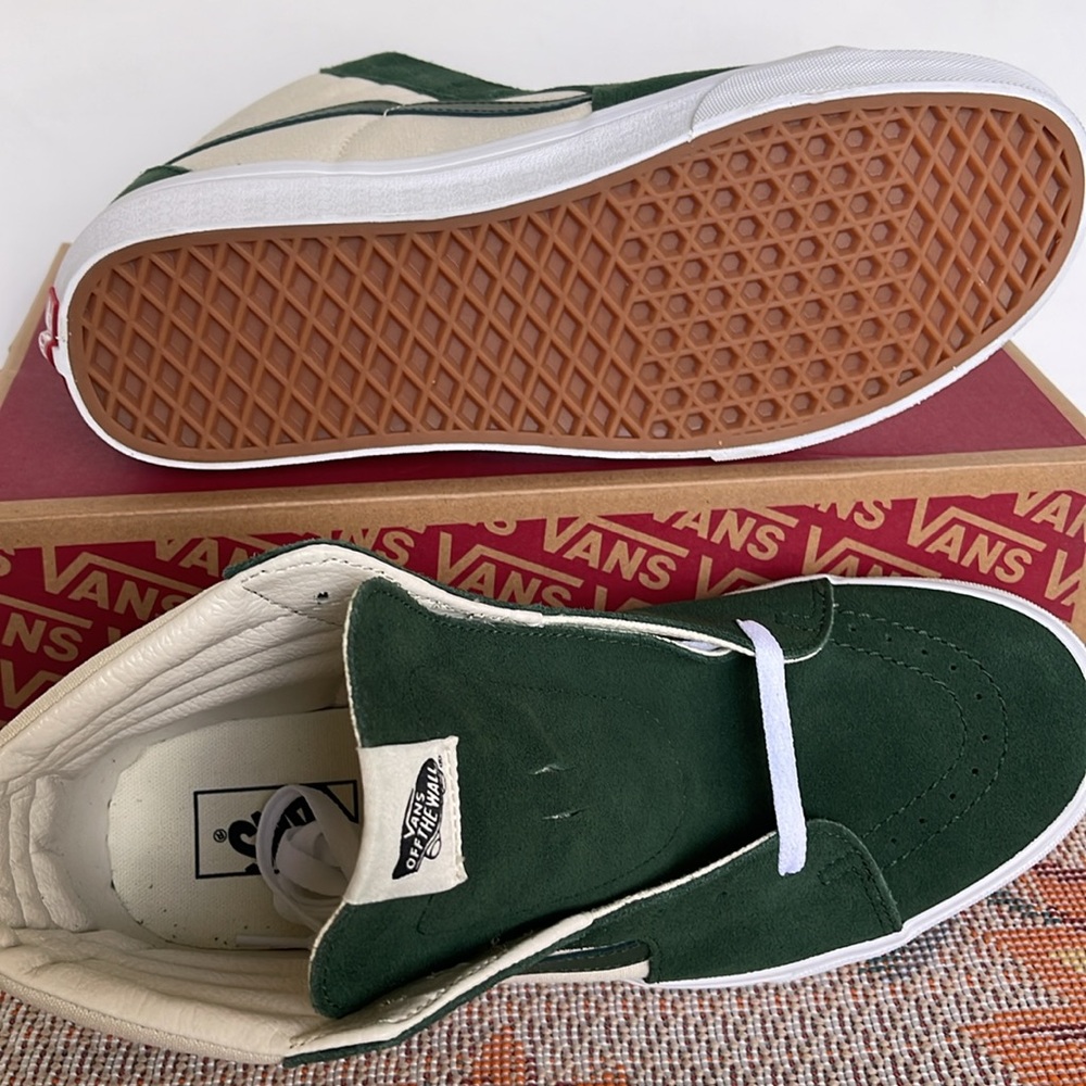 Vans Men’s Sk8-Hi Canvas/Suede Mountain Vie
VN0007NSBD6
Sneakers - Picture 3 of 16